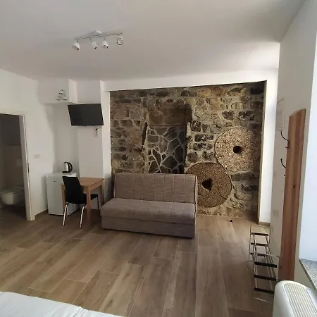 Apartmaji Maln Apartamento *